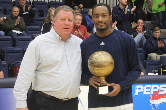 Frazier recognized for joining SAU's 2,000-point club