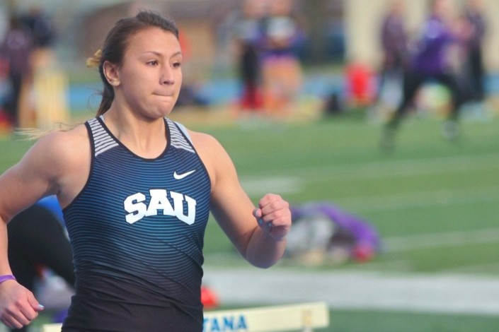 DeShane breaks record, Lamourt wins twice as Bees open season