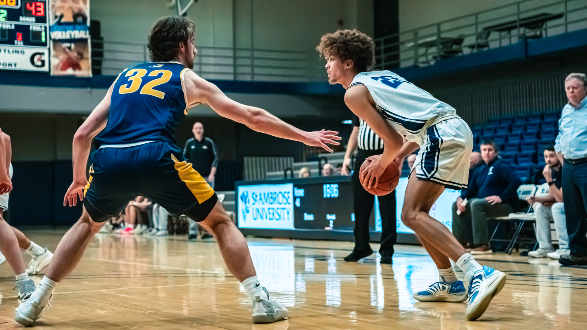 Shorthanded Bees fall at Oakland City
