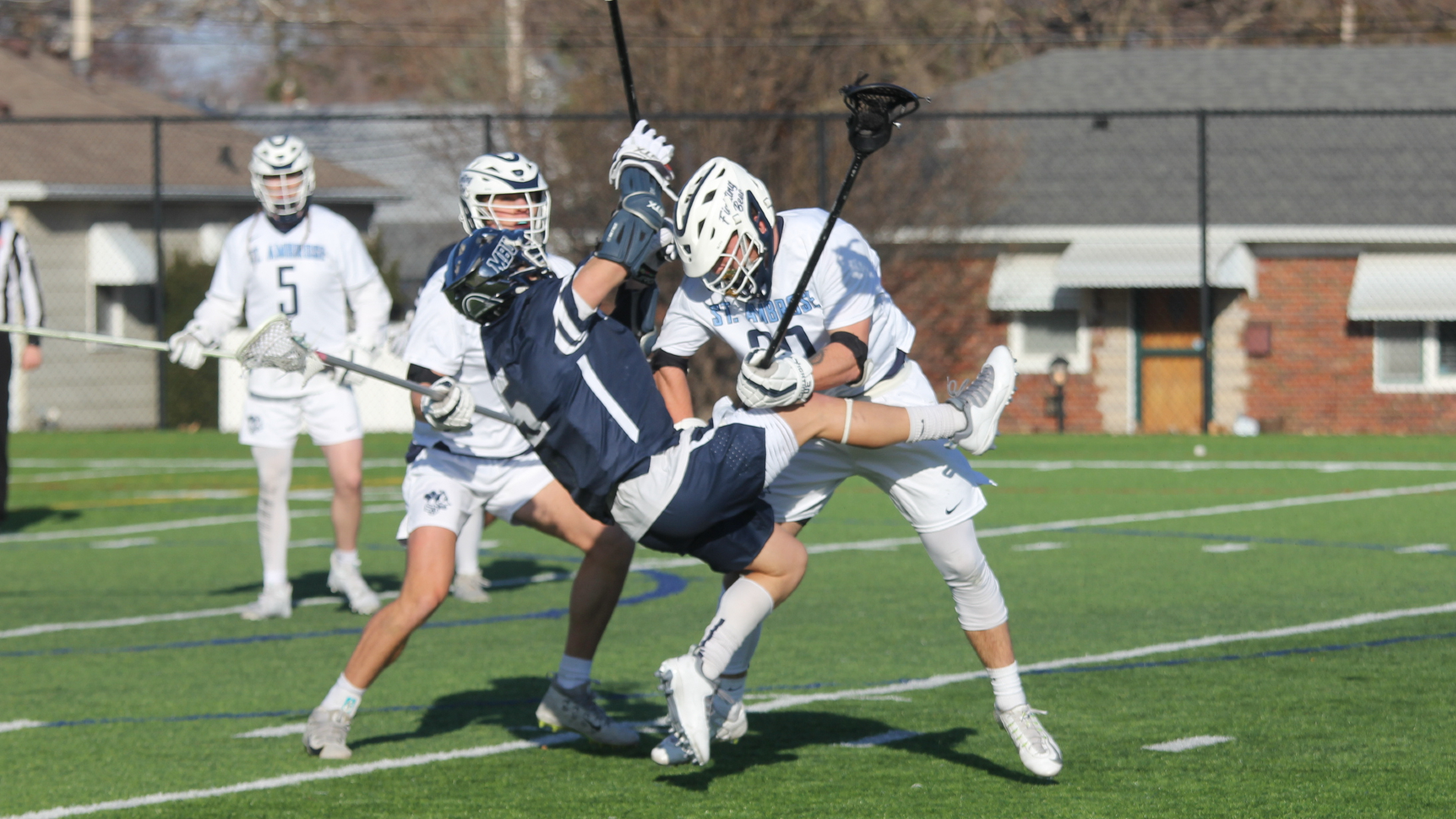 Bees smother Spartans in conference win