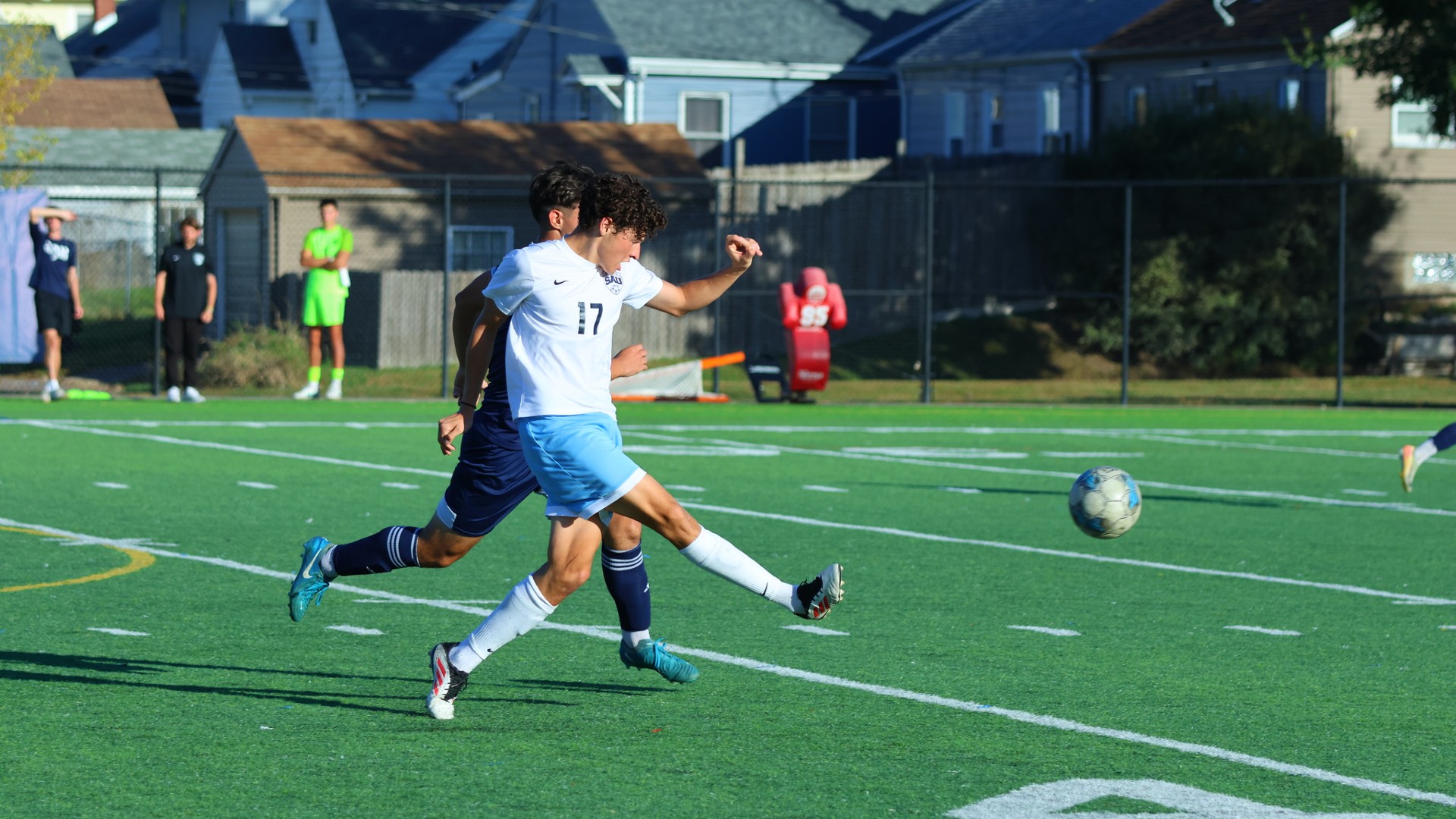Bees' comeback falls short in 3&ndash;2 loss to Trinity Christian