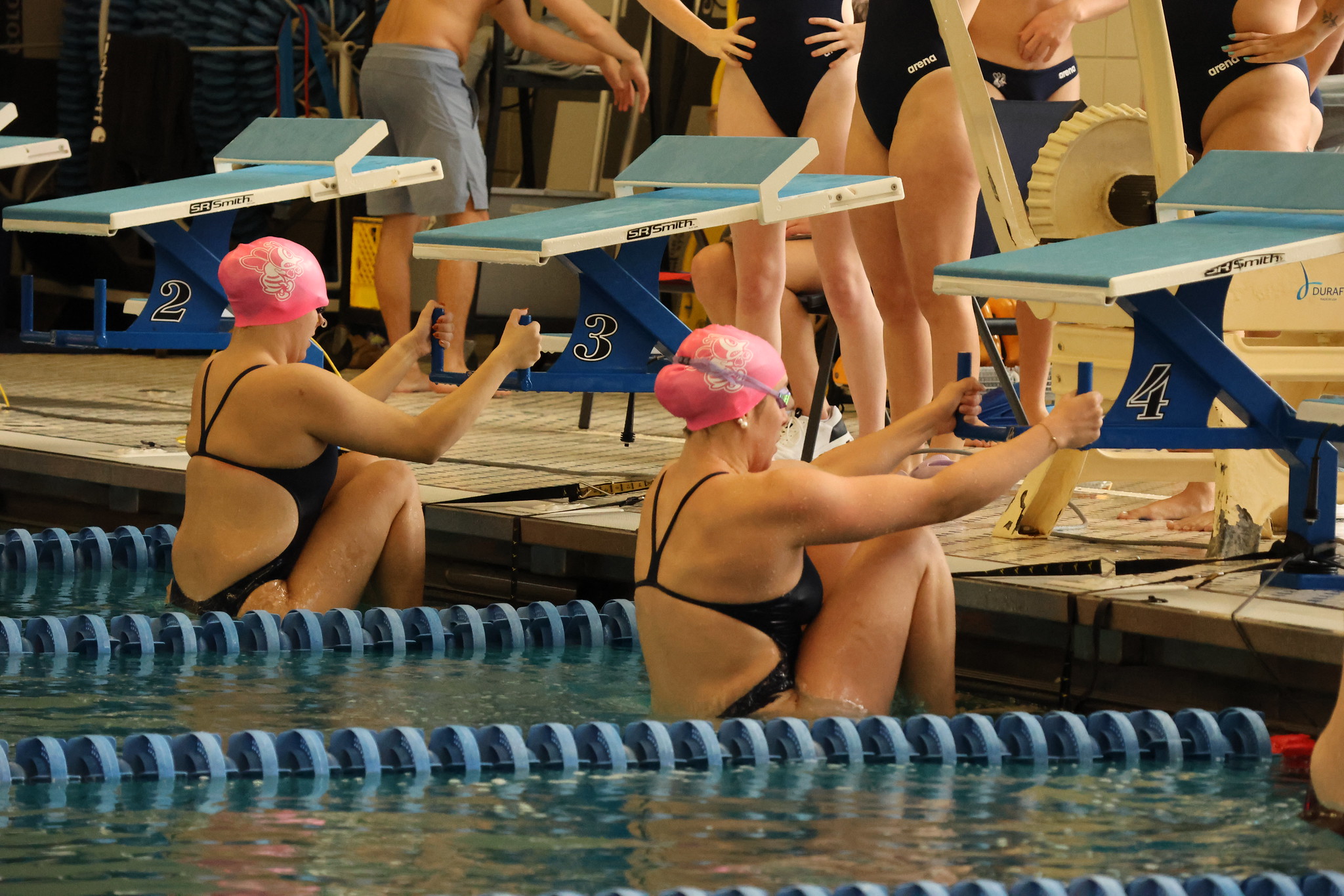 Bee men defeat Augustana, women fall