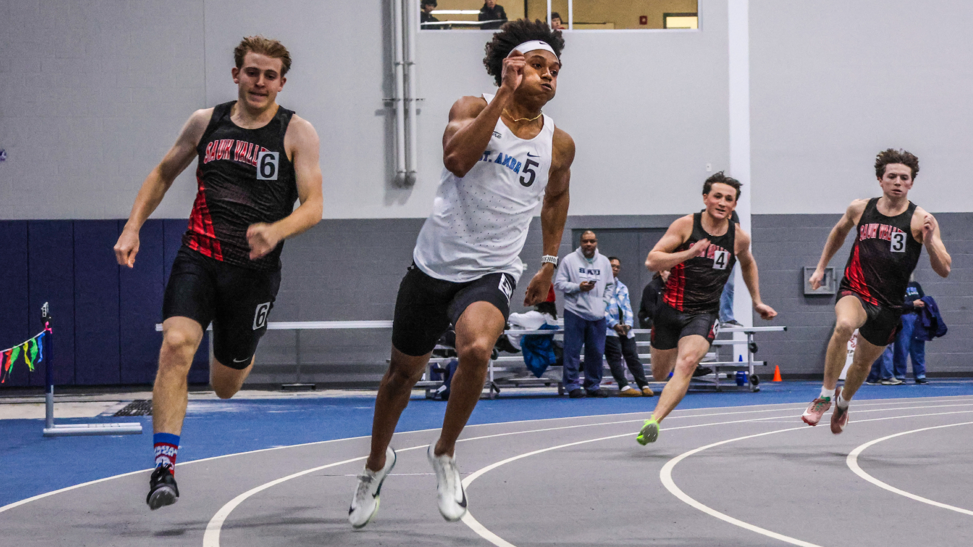 Bees kick off break with Finals Week Invite