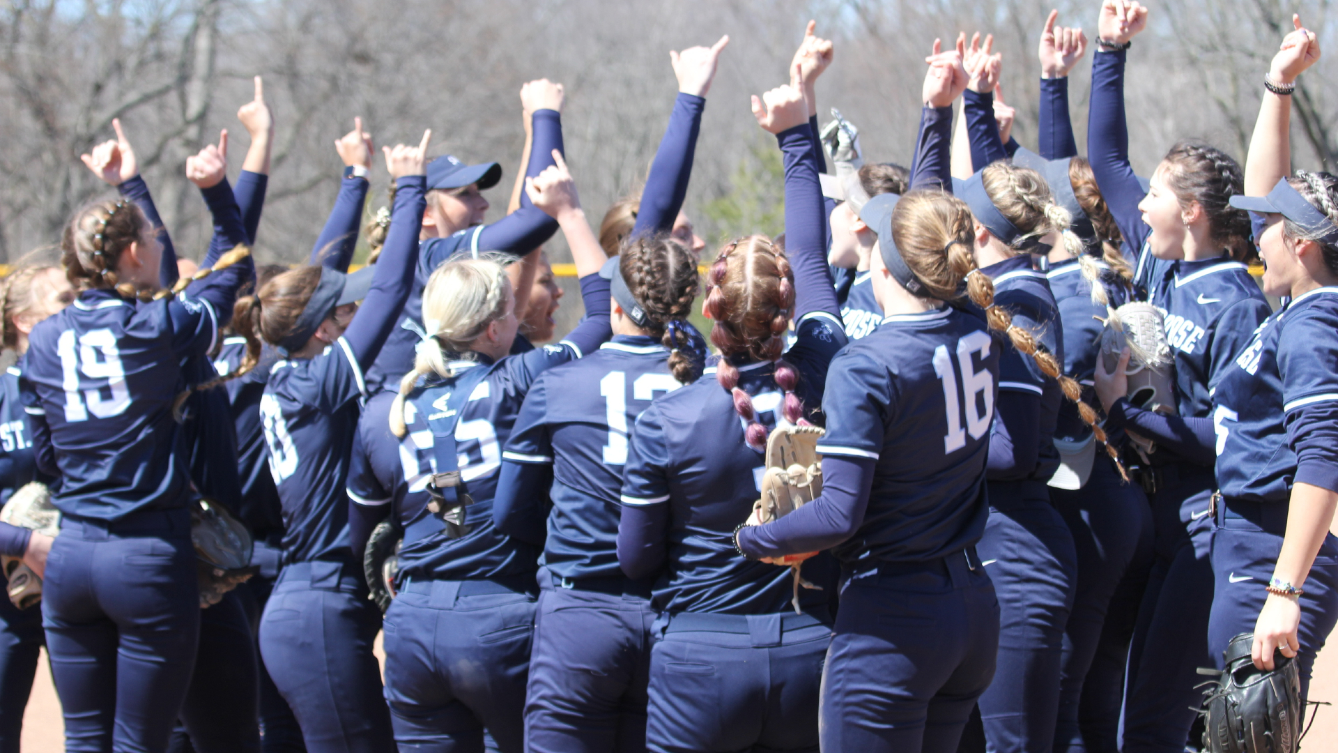 Bees bounce back to sweep Eagles