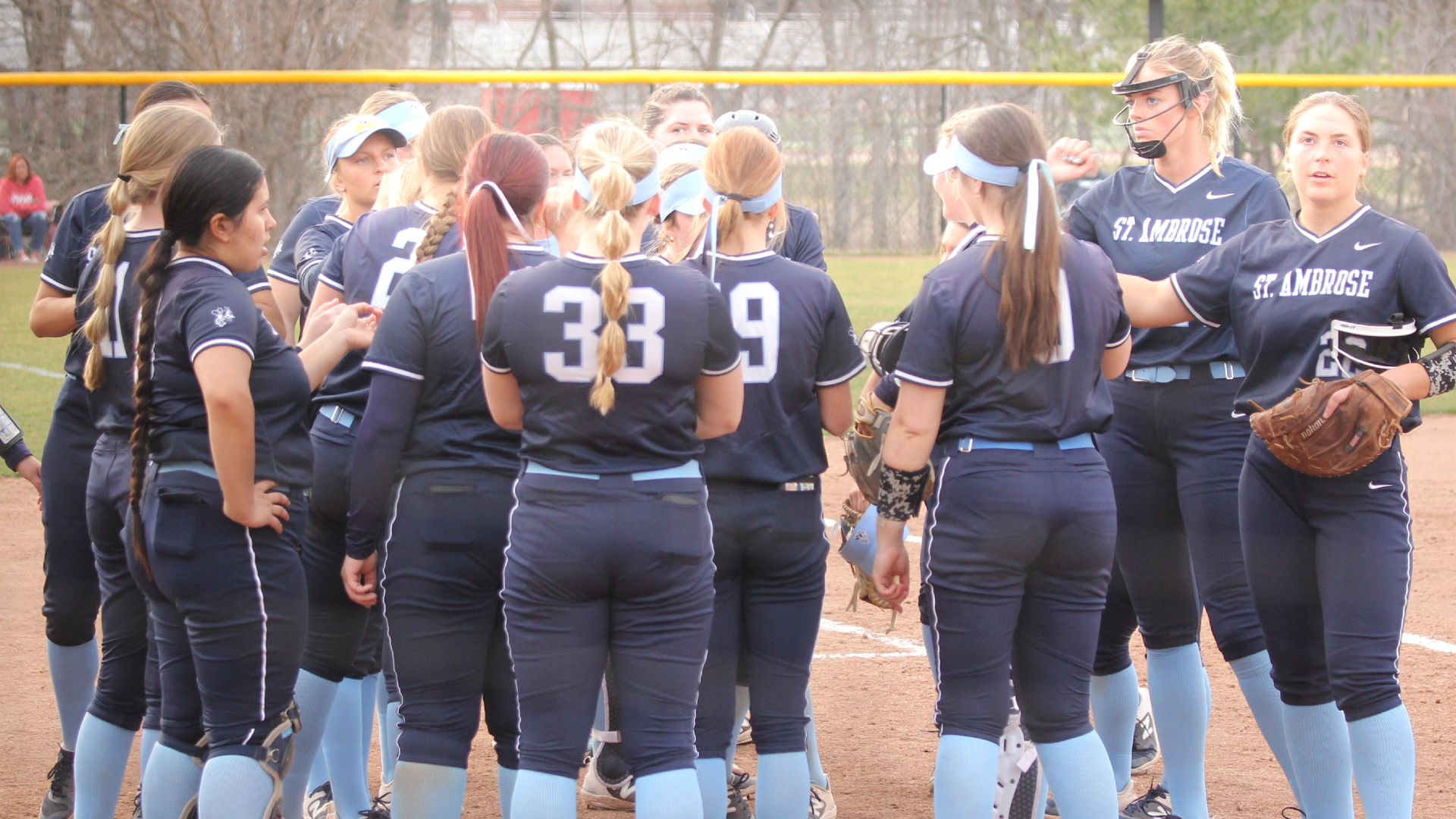 Bees drop doubleheader to Grand View