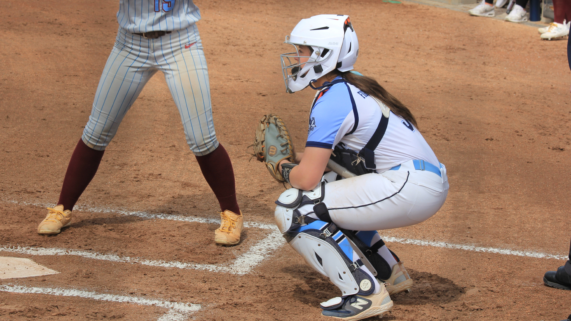 Two-out hits help Bees win in extra innings