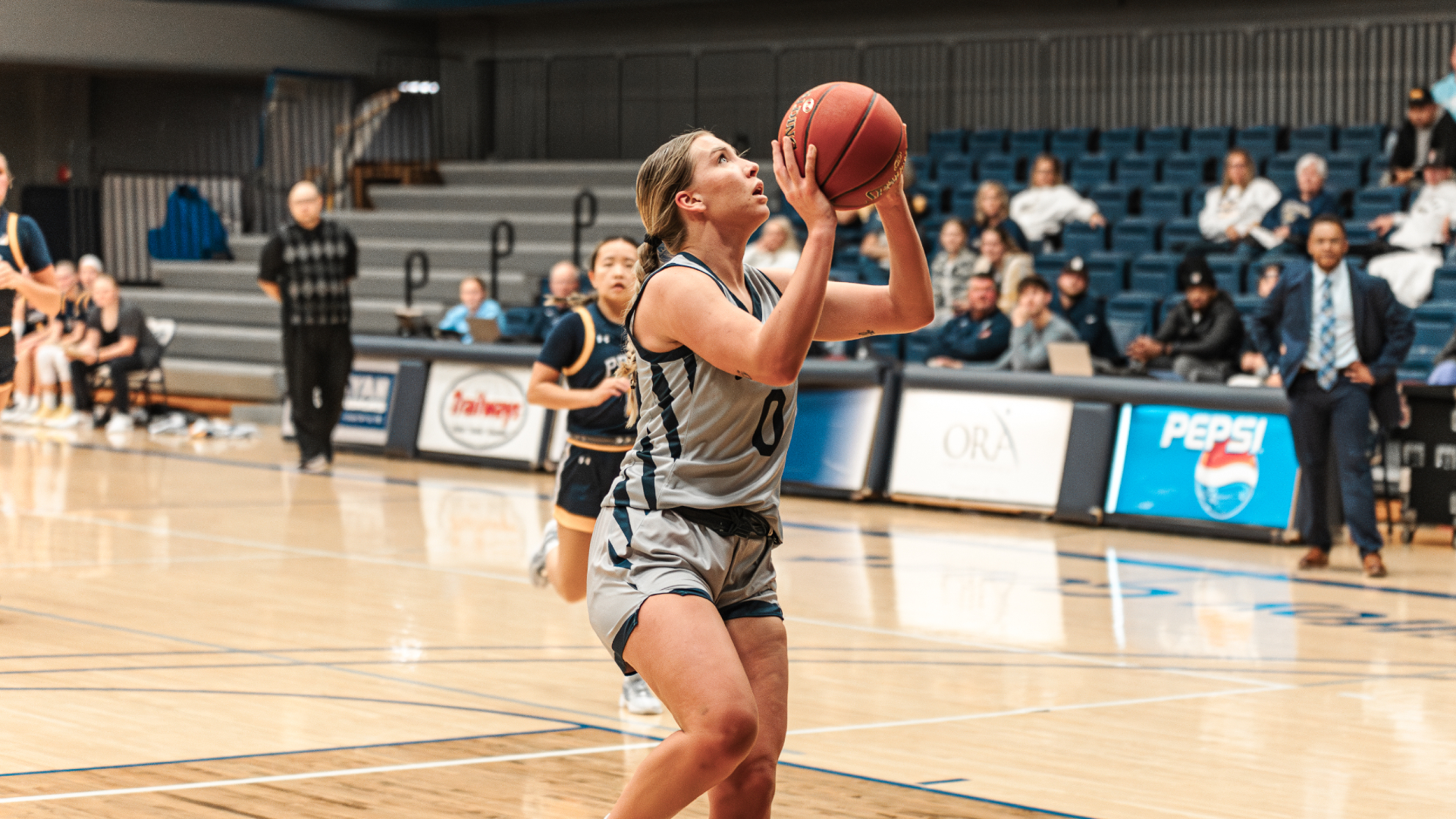 Bees roll to 71-44 victory over Lawrence Tech