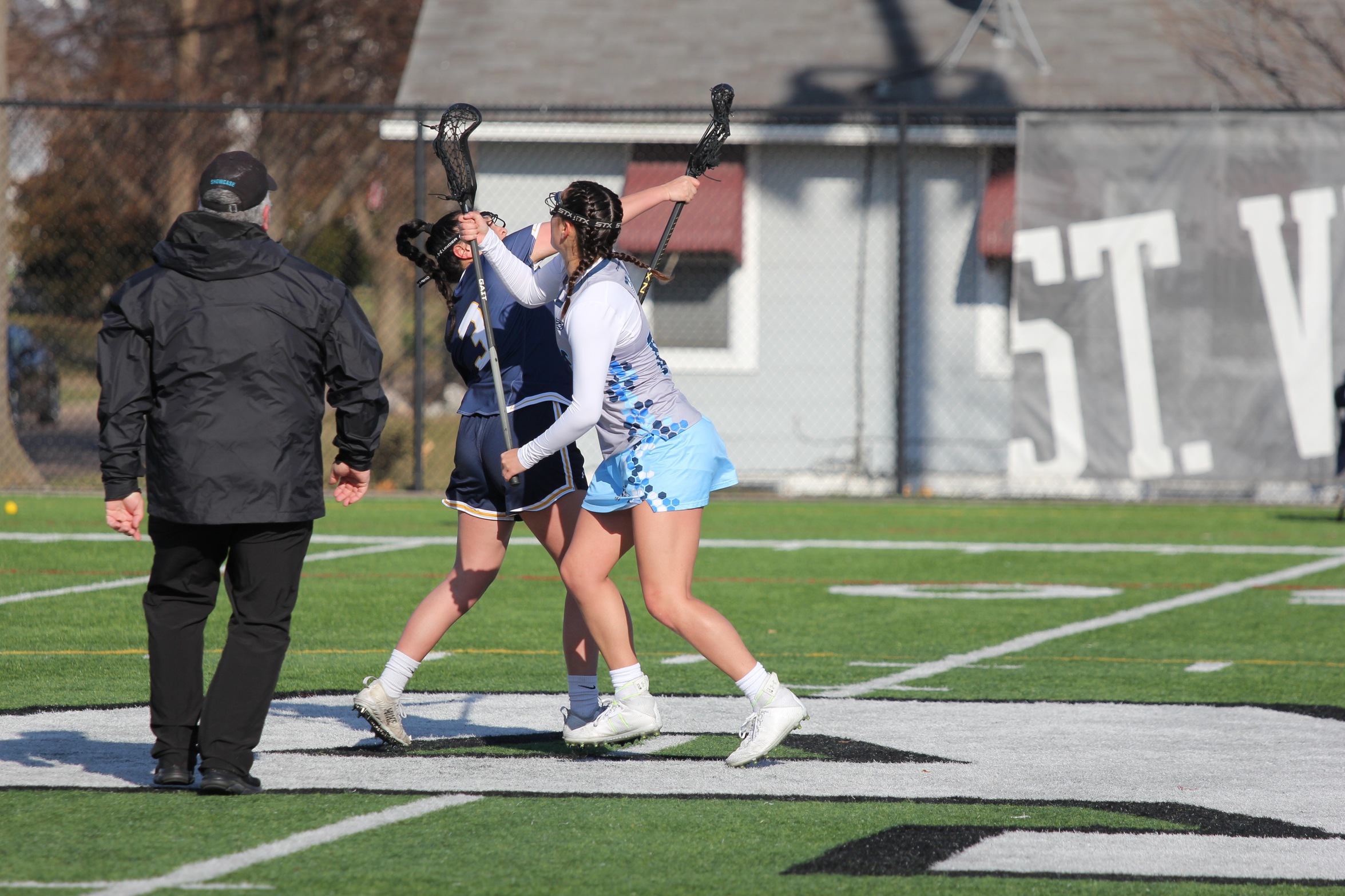 Bees drop non-conference contest to Warriors