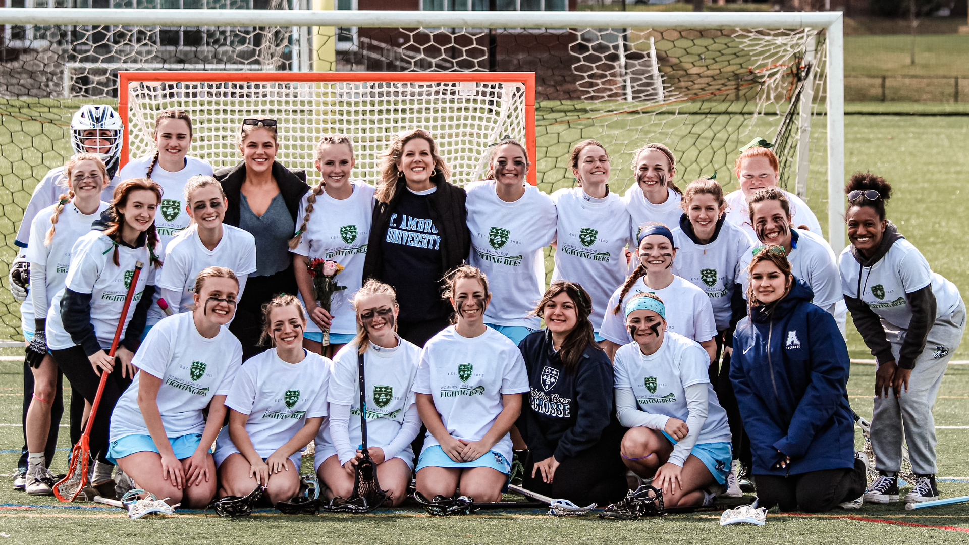 SAU recognizes Messina family before beating MVC