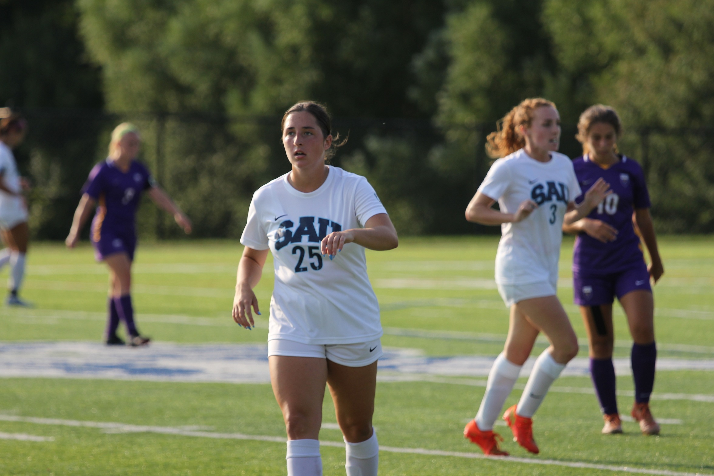 Brunson nets first-half hat trick in win over Lakers