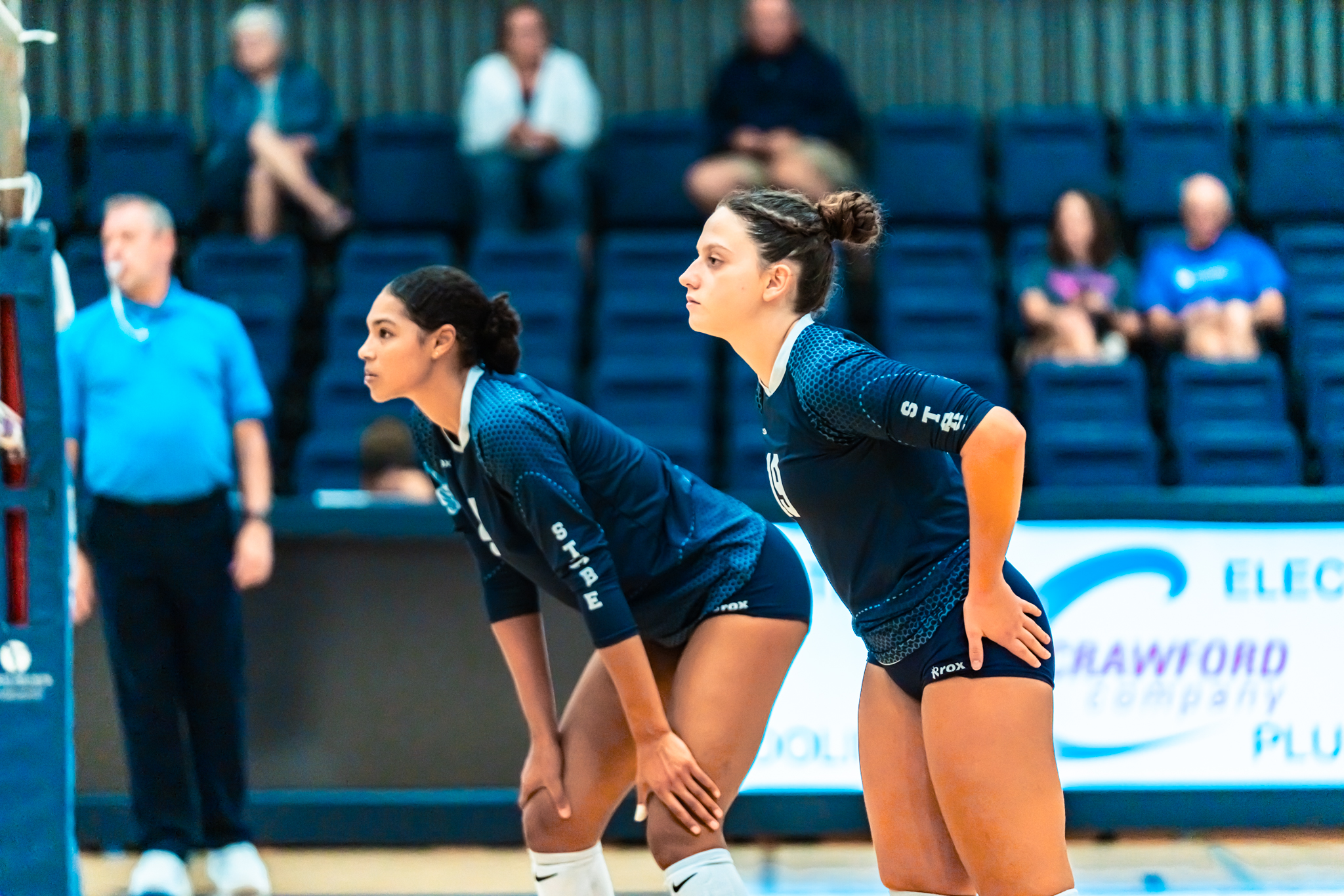 Unable to close out late leads, Bees fall in five sets